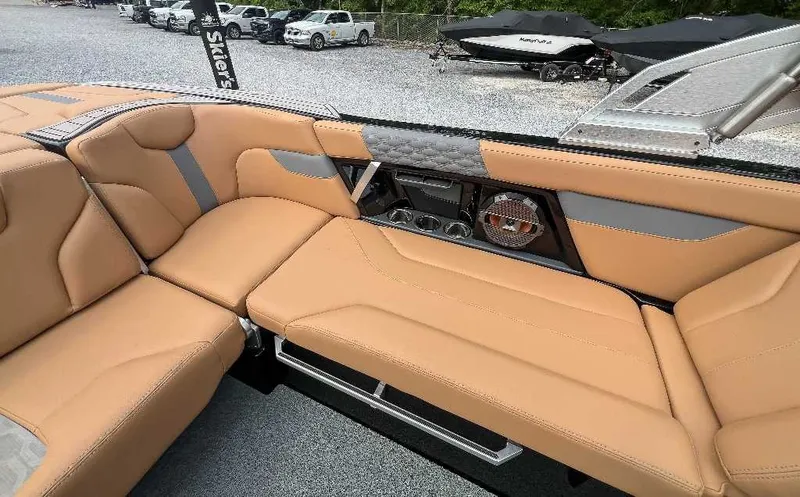 Slide: The Image of MasterCraft XT24 2022 - 19