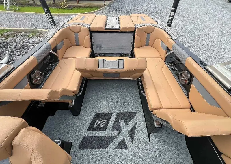 Slide: The Image of MasterCraft XT24 2022 - 18