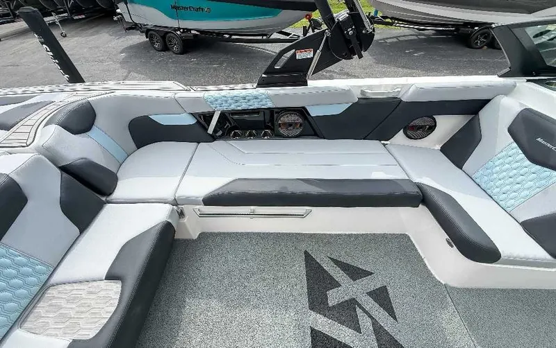 Slide: The Image of MasterCraft XT23 2024 - 22