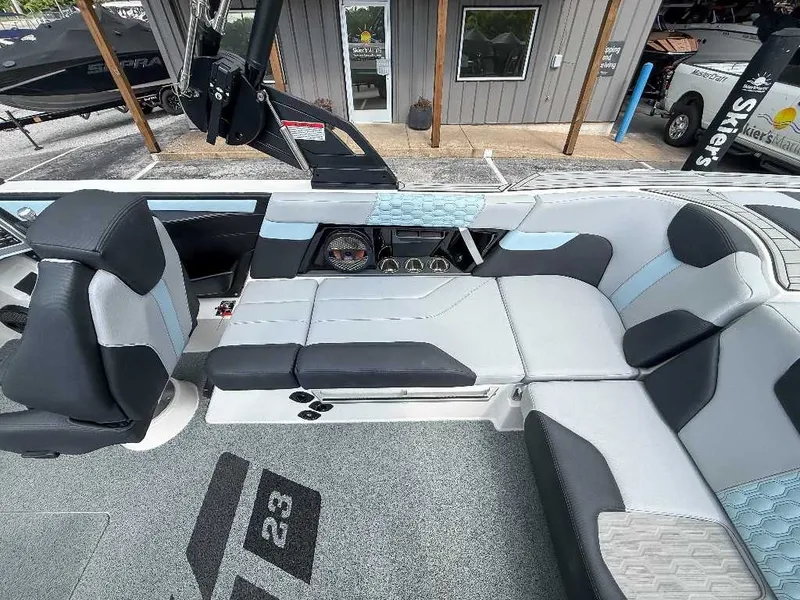 Slide: The Image of MasterCraft XT23 2024 - 20