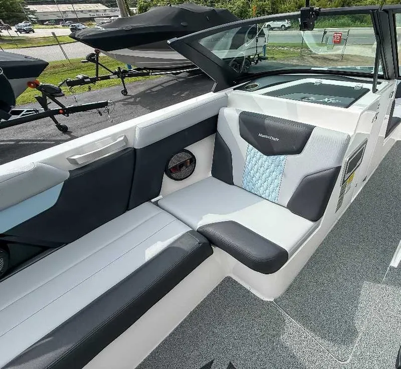 Slide: The Image of MasterCraft XT23 2024 - 17