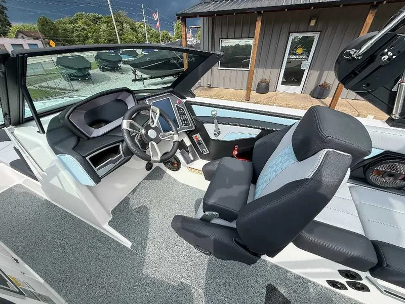 Slide: The Image of MasterCraft XT23 2024 - 18