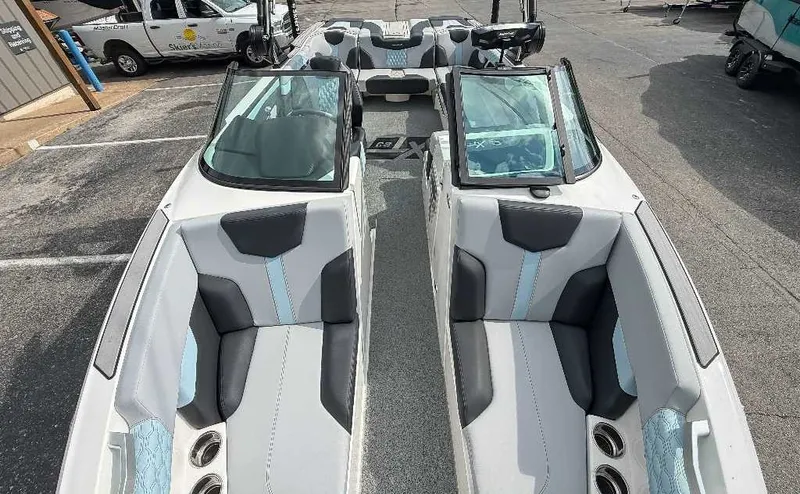 Slide: The Image of MasterCraft XT23 2024 - 16