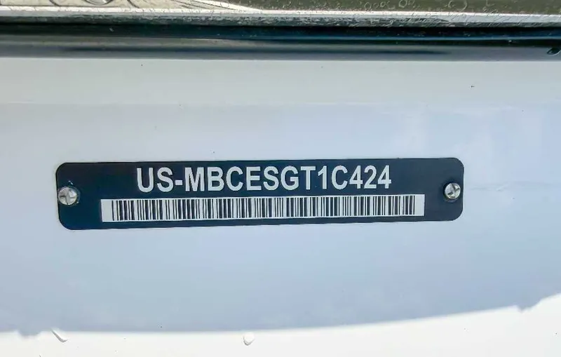 Slide: The Image of MasterCraft XT23 2024 - 23