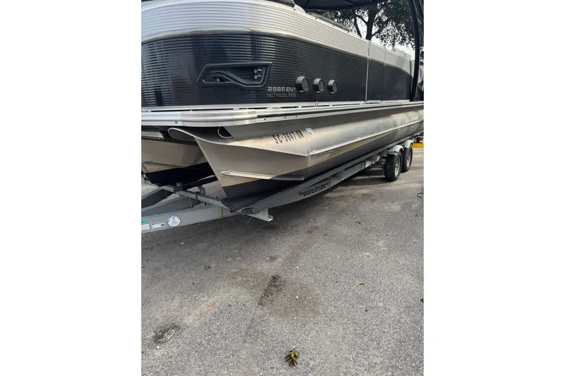 Slide: The Image of 2020 Avalon Catalina Platinum Entertainer 25' pontoon boat on trailer, side view. - 11