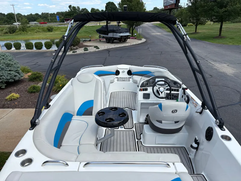 Slide: The Image of Hurricane SunDeck Sport 202 IO 2019 - 8