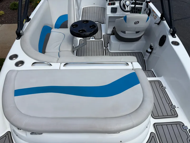 Slide: The Image of Hurricane SunDeck Sport 202 IO 2019 - 7