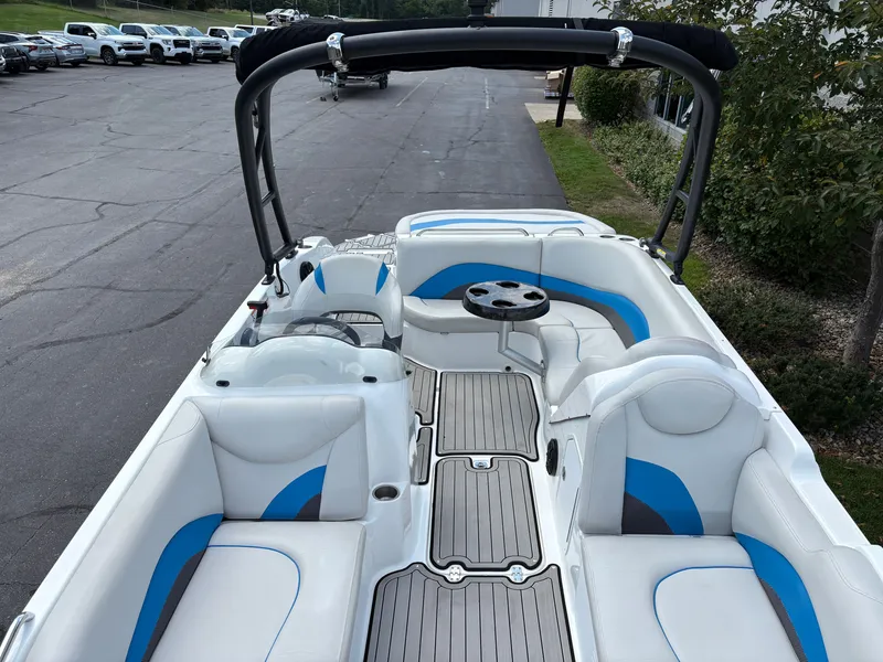 Slide: The Image of Hurricane SunDeck Sport 202 IO 2019 - 19