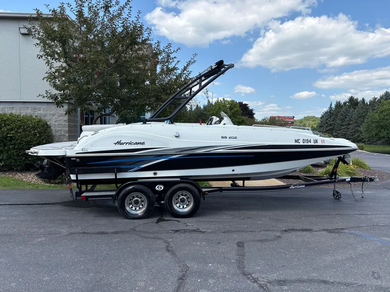 The Image of Hurricane SunDeck Sport 202 IO 2019 - 1