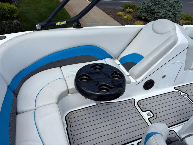 Slide: The Image of Hurricane SunDeck Sport 202 IO 2019 - 11