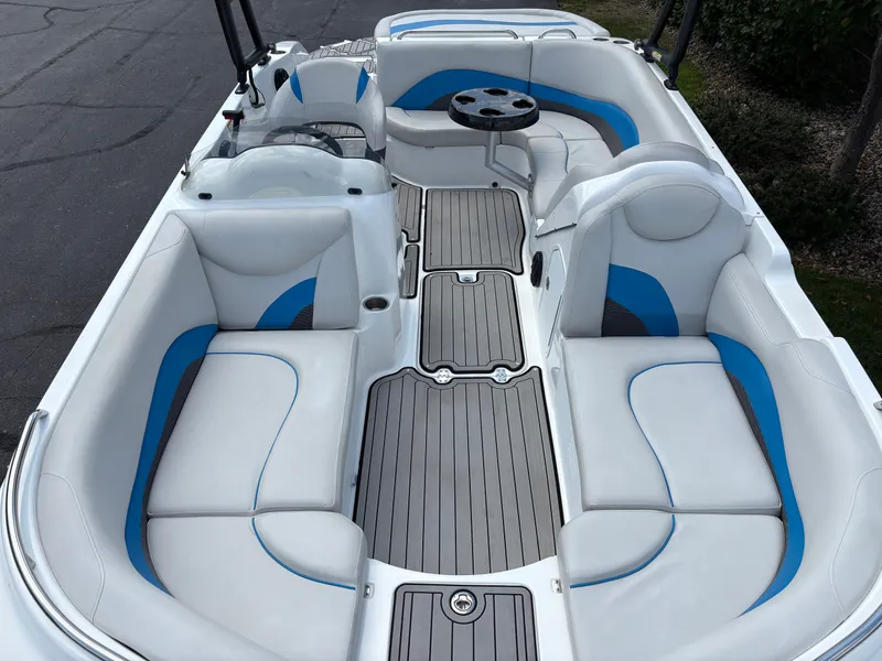 Slide: The Image of Hurricane SunDeck Sport 202 IO 2019 - 18