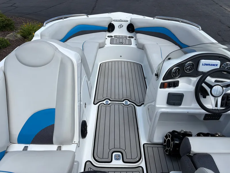 Slide: The Image of Hurricane SunDeck Sport 202 IO 2019 - 14