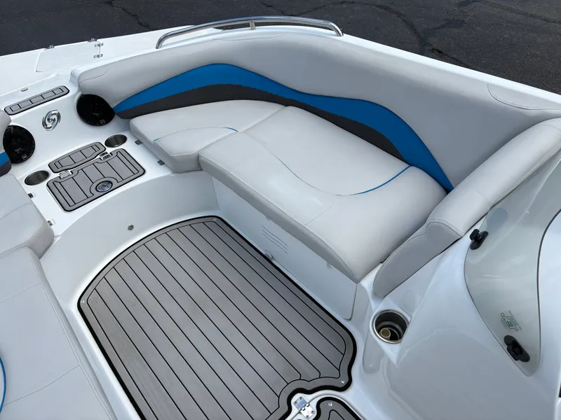 Slide: The Image of Hurricane SunDeck Sport 202 IO 2019 - 16