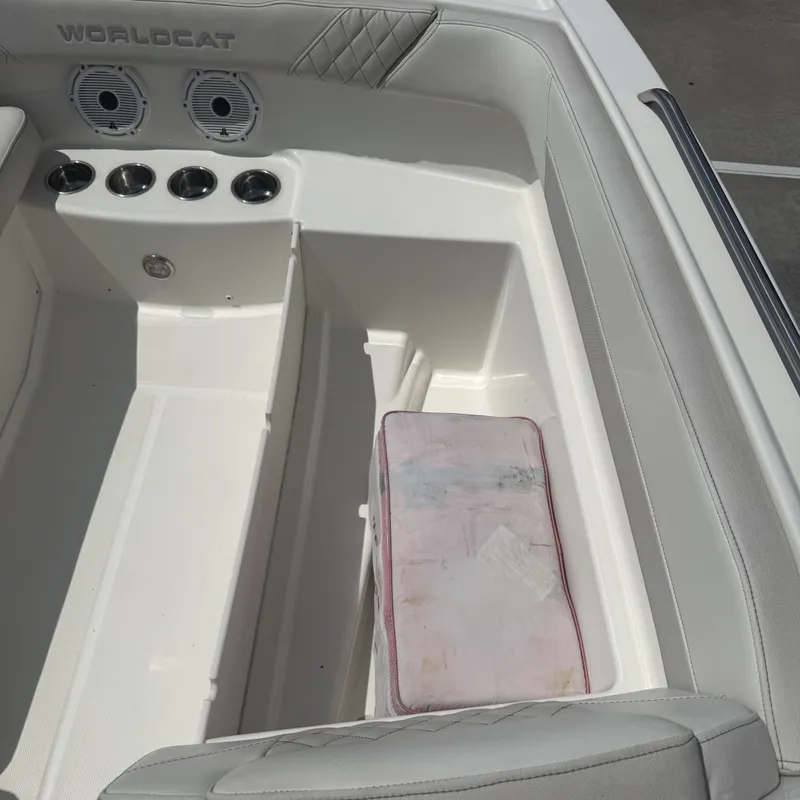 Slide: The Image of World Cat 230 SD 2024 - 30