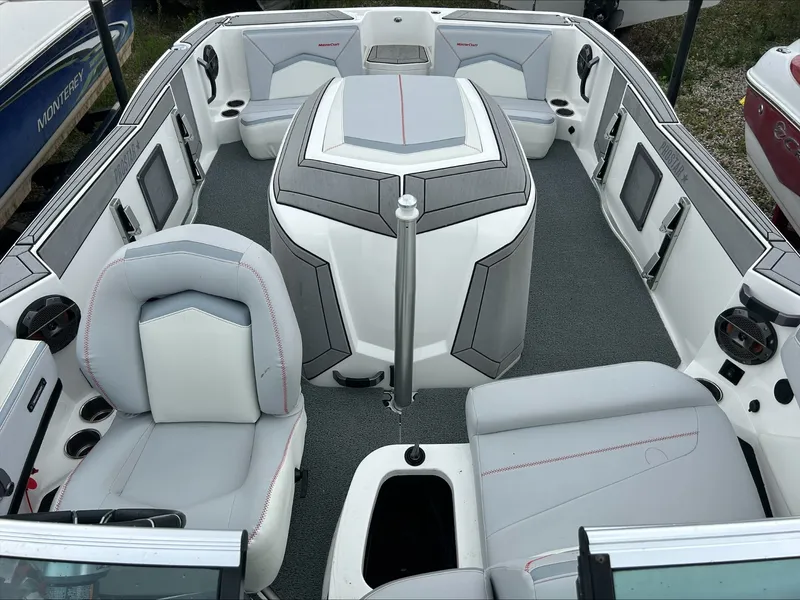 Slide: The Image of MasterCraft ProStar 2021 - 5