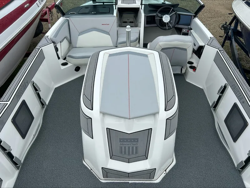 Slide: The Image of MasterCraft ProStar 2021 - 3