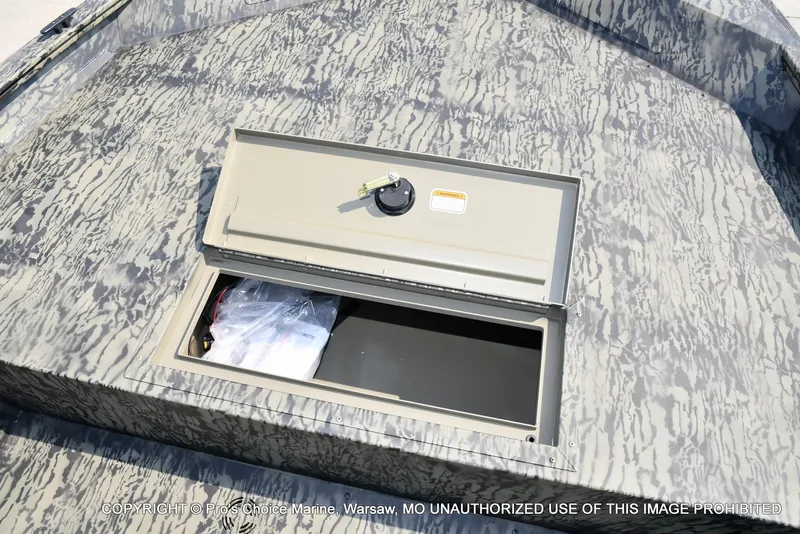 Slide: The Image of Tracker Grizzly 1860 CC 2027 - 17