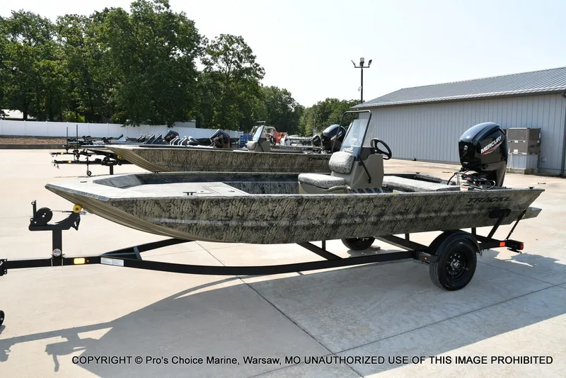 Slide: The Image of Tracker Grizzly 1860 CC 2027 - 55