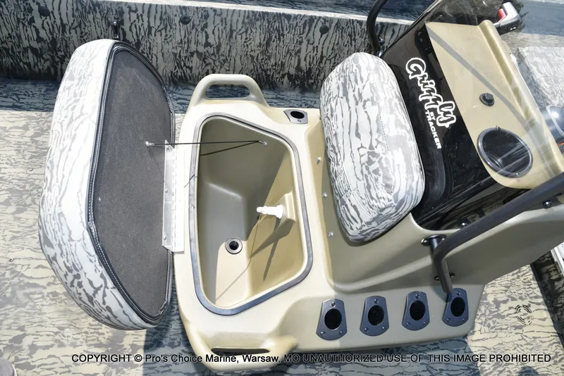 Slide: The Image of Tracker Grizzly 1860 CC 2027 - 22