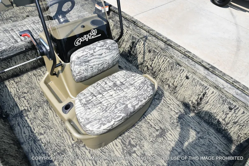 Slide: The Image of Tracker Grizzly 1860 CC 2027 - 42