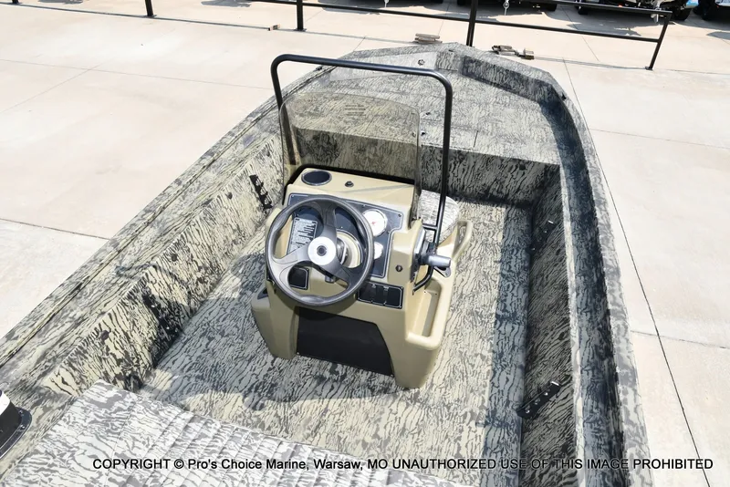 Slide: The Image of Tracker Grizzly 1860 CC 2027 - 37