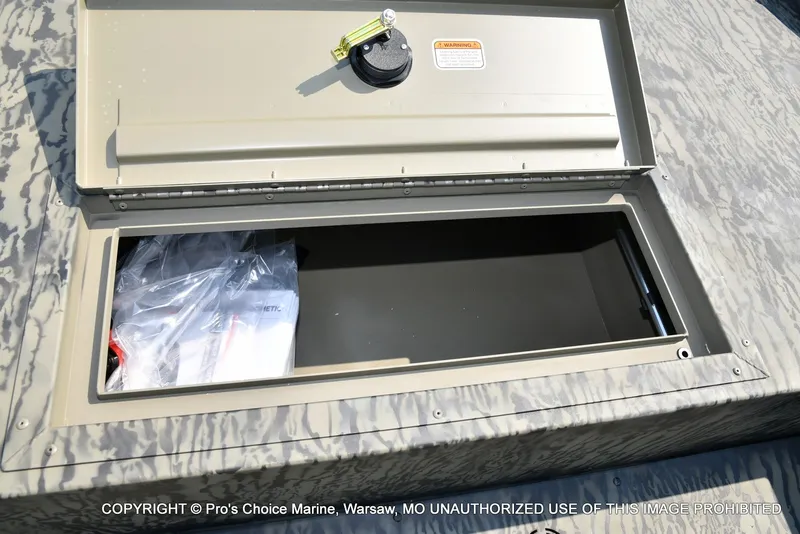 Slide: The Image of Tracker Grizzly 1860 CC 2027 - 18