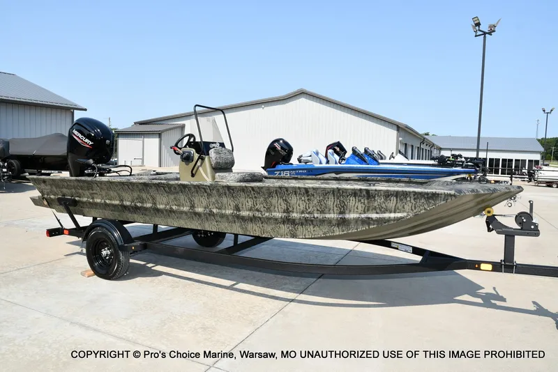 Slide: The Image of Tracker Grizzly 1860 CC 2027 - 52
