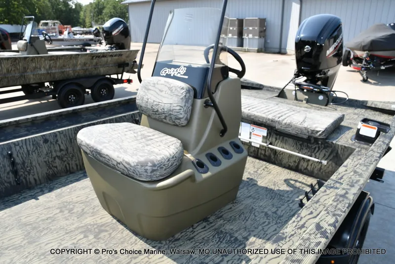Slide: The Image of Tracker Grizzly 1860 CC 2027 - 35