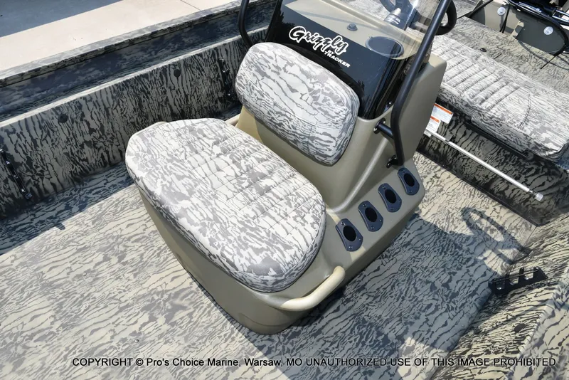 Slide: The Image of Tracker Grizzly 1860 CC 2027 - 21