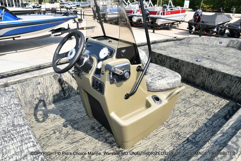 Slide: The Image of Tracker Grizzly 1860 CC 2027 - 33