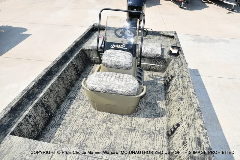 Slide: The Image of Tracker Grizzly 1860 CC 2027 - 20