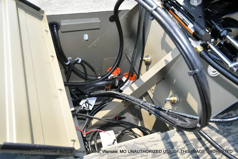 Slide: The Image of Tracker Grizzly 1860 CC 2027 - 46
