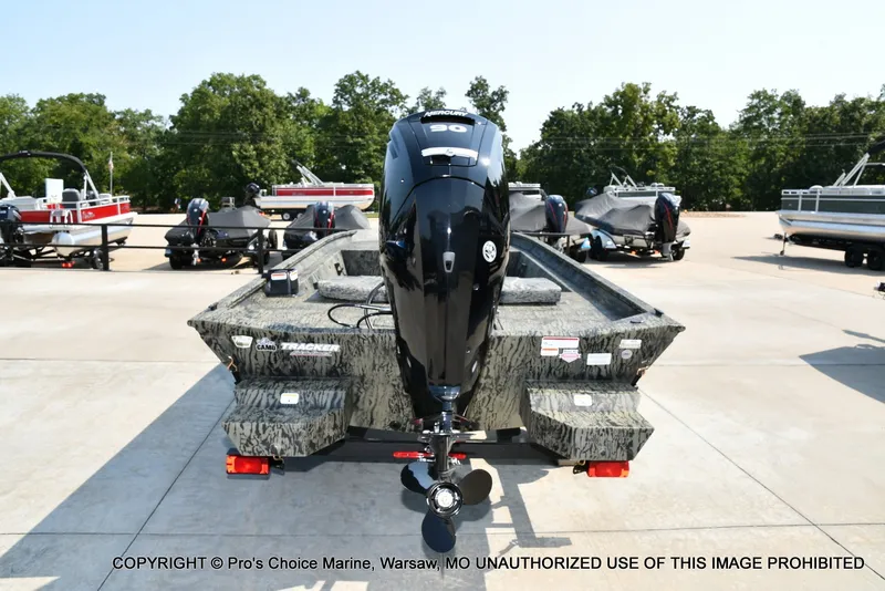 Slide: The Image of Tracker Grizzly 1860 CC 2027 - 27