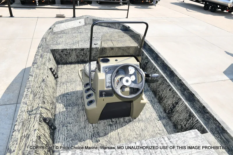 Slide: The Image of Tracker Grizzly 1860 CC 2027 - 36