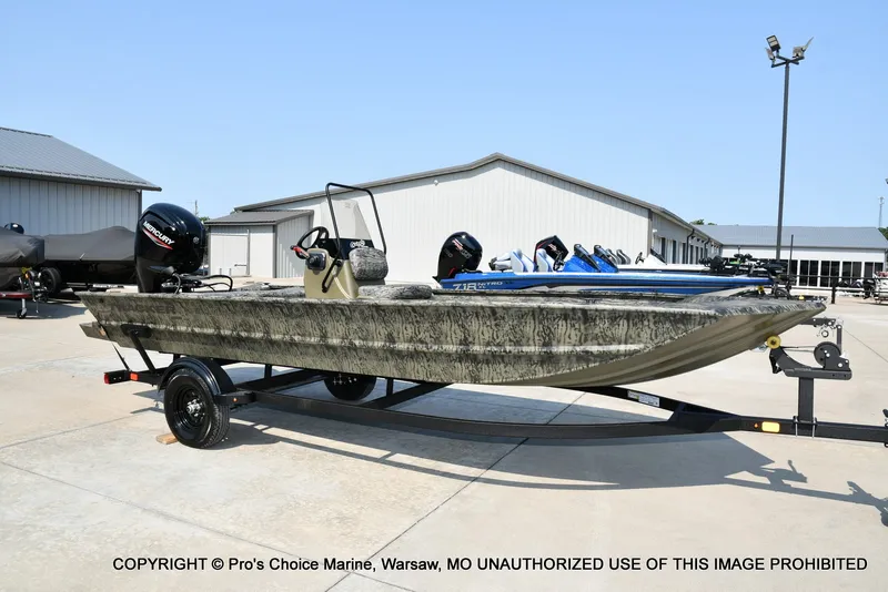 Slide: The Image of Tracker Grizzly 1860 CC 2027 - 51