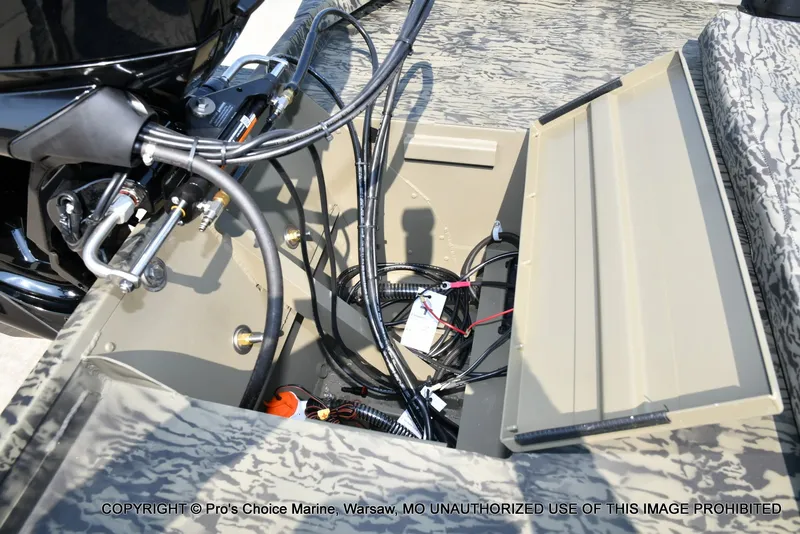 Slide: The Image of Tracker Grizzly 1860 CC 2027 - 47