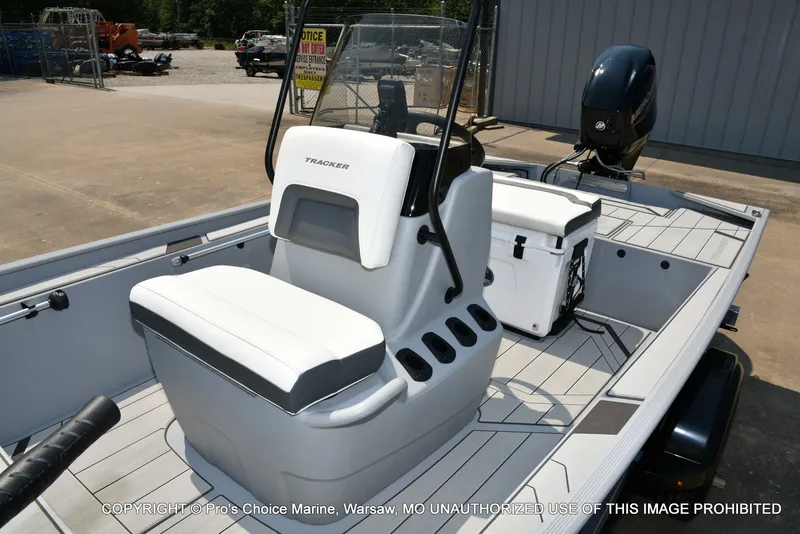 Slide: The Image of Tracker Bass Tracker Classic CC 2027 - 17
