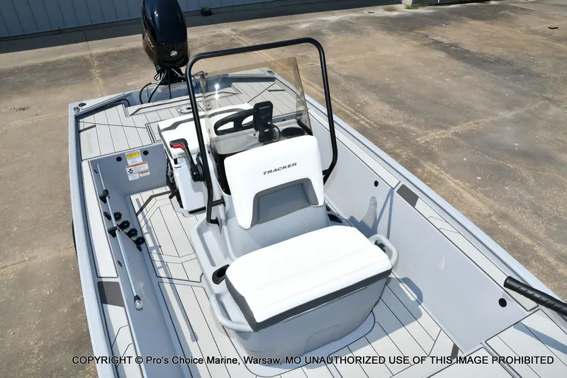 Slide: The Image of Tracker Bass Tracker Classic CC 2027 - 25
