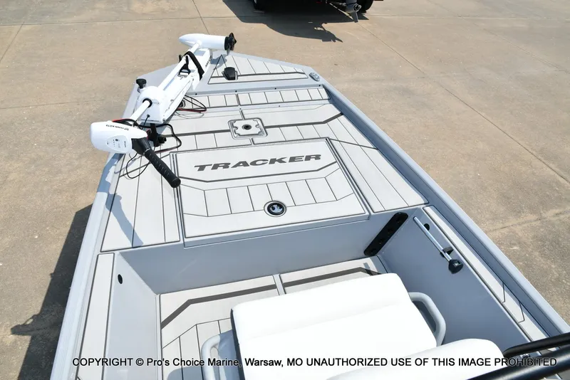 Slide: The Image of Tracker Bass Tracker Classic CC 2027 - 22