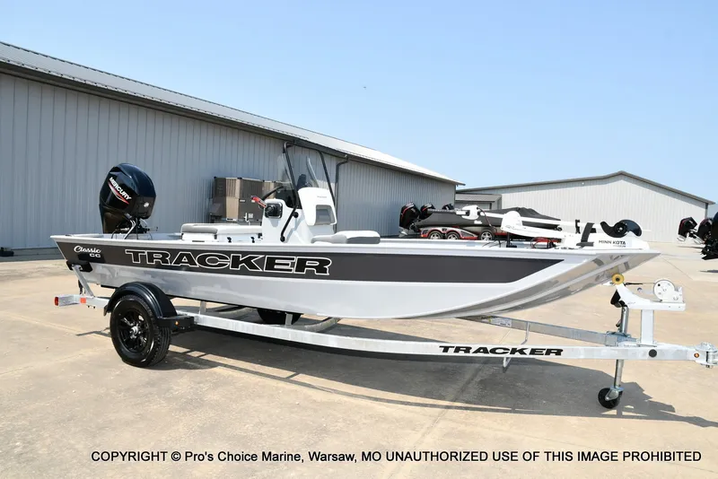 Slide: The Image of Tracker Bass Tracker Classic CC 2027 - 66