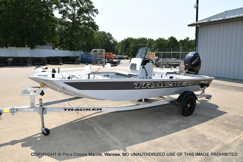 Slide: The Image of Tracker Bass Tracker Classic CC 2027 - 36