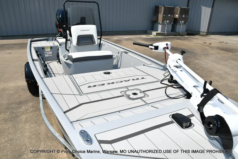 Slide: The Image of Tracker Bass Tracker Classic CC 2027 - 40