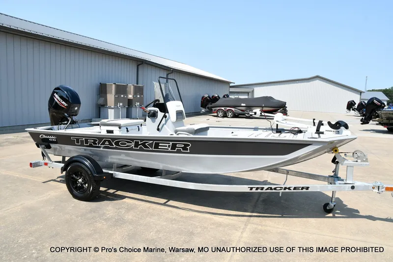 Slide: The Image of Tracker Bass Tracker Classic CC 2027 - 61