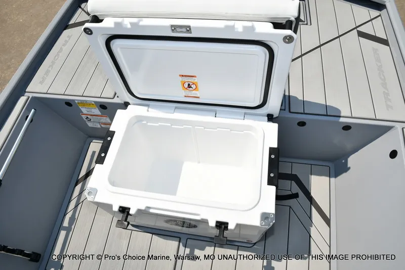 Slide: The Image of Tracker Bass Tracker Classic CC 2027 - 29