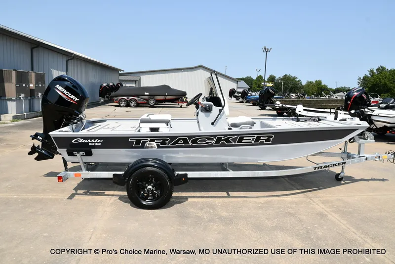 Slide: The Image of Tracker Bass Tracker Classic CC 2027 - 33