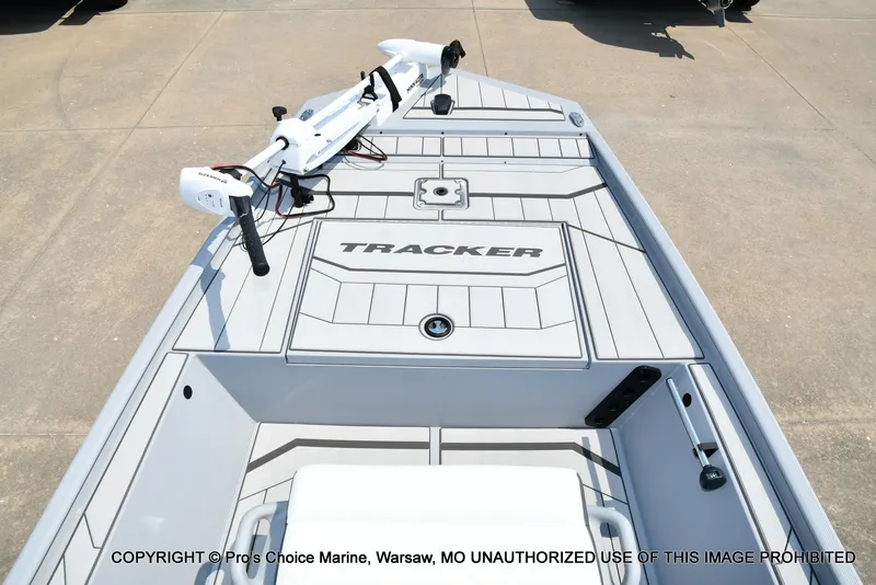 Slide: The Image of Tracker Bass Tracker Classic CC 2027 - 49