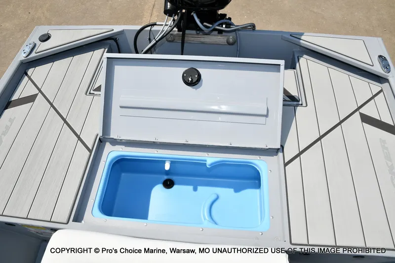 Slide: The Image of Tracker Bass Tracker Classic CC 2027 - 30