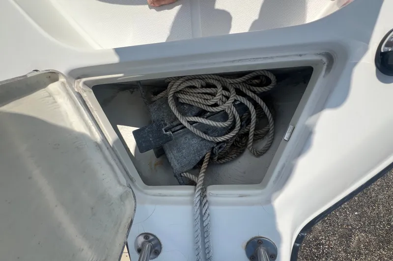 Slide: The Image of Anchor and rope storage on 2000 Hydra-Sports 230 Seahorse WA boat. - 13