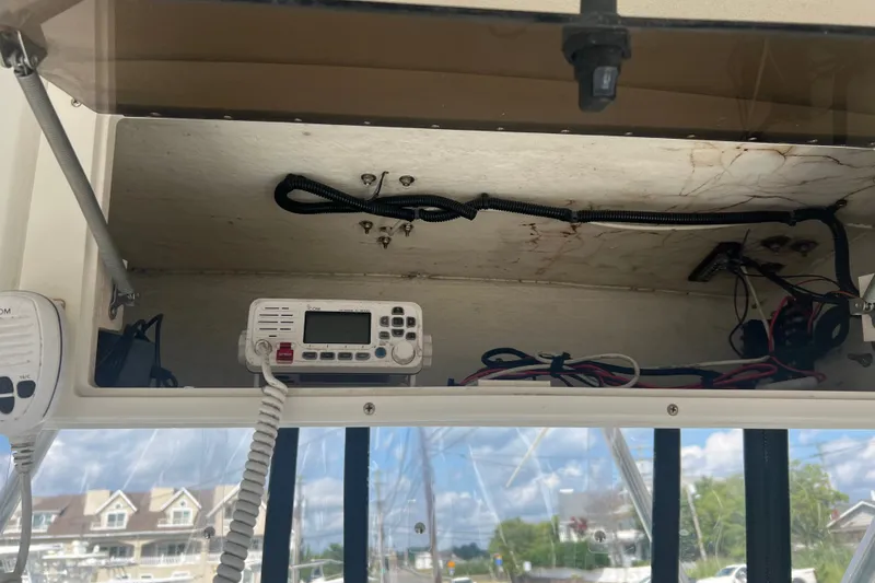 Slide: The Image of 2000 Hydra-Sports 230 Seahorse WA boat interior with radio equipment and wiring. - 17