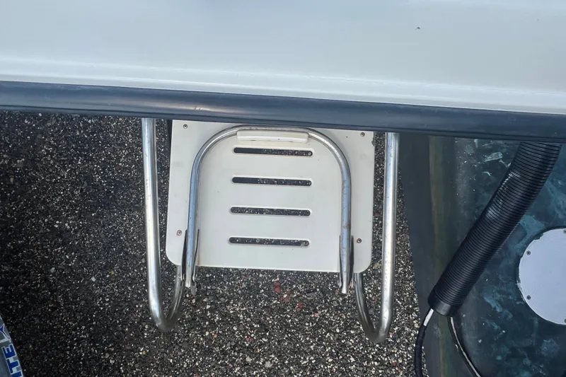 Slide: The Image of Stainless steel swim ladder on a 2000 Hydra-Sports 230 Seahorse WA boat. - 7